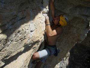 Ο κόσμος του Ερμή Θεοχαρόπουλου, μέσα από μια συνέντευξη και μια μοναδική αναρρίχηση στο χωριό του στα Τζουμέρκα!