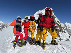 Ελληνική ορειβατική ομάδα κατέκτησε την κορυφή του Lobuche East στα Ιμαλάια!